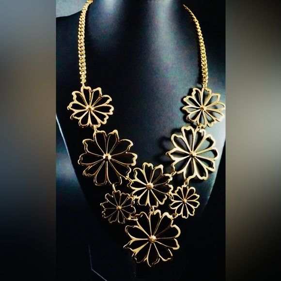 Delicate Flower Inspired Gold Tone & Clear Rhinestones Beaded Chain Necklace - Picture 5 of 5